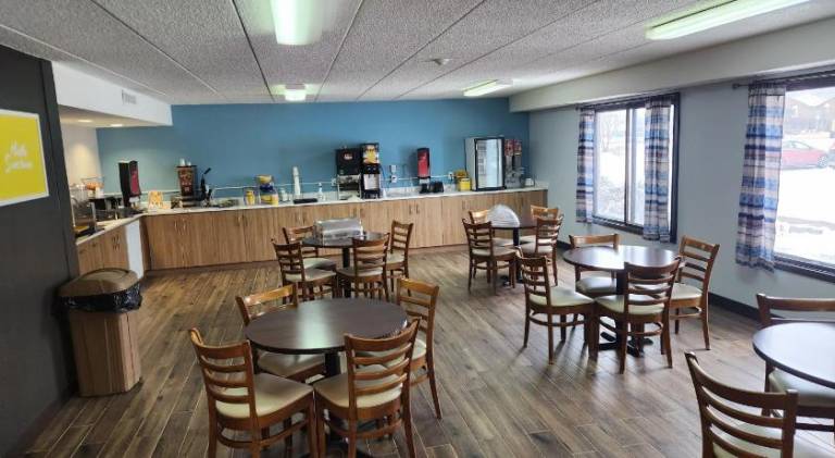 Days Inn by Wyndham Sioux Falls Airport — photo 5