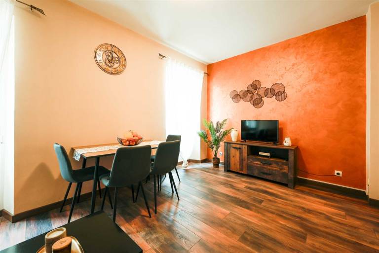 Beautiful apartment with patio | Pet-friendly — photo 2