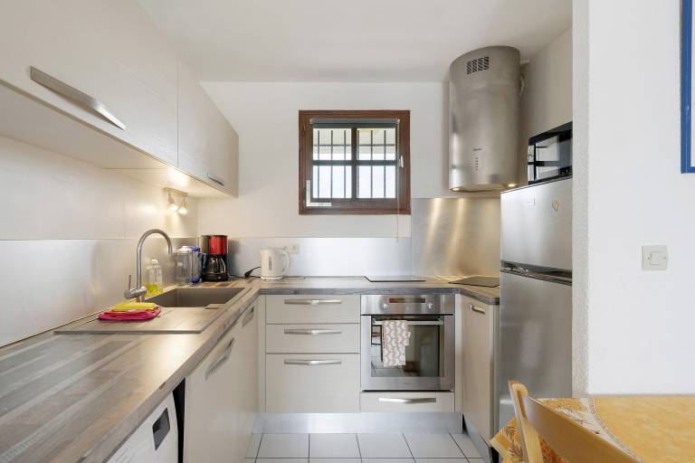 Apartment "Les Orphies" with Private Terrace, Shared Garden and Wi-Fi — photo 5