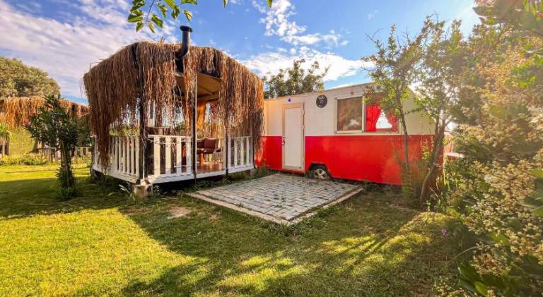 Mona Glamping Caravan Suites — photo 5