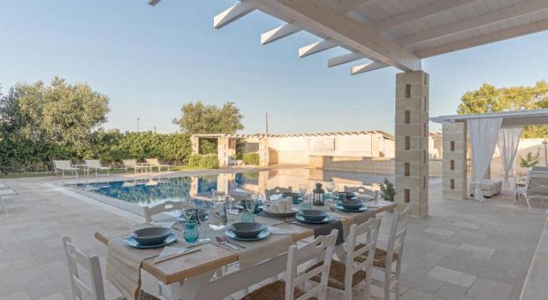 Villa with pool — photo 3