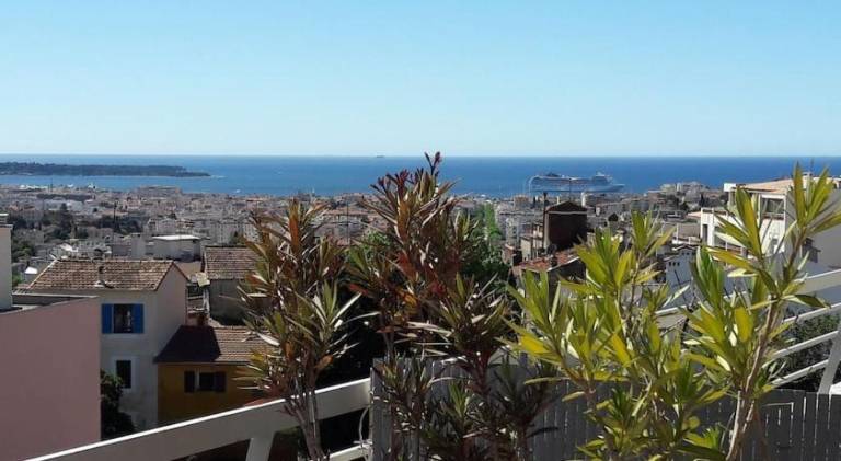 Apartment with terrace | Pets allowed in Valbonne