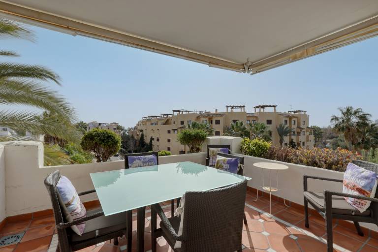Fully equipped charming apartment with yard, fast internet & patio | Mountain view | Next to the beach | Perfect for remote work | Pets allowed in Estepona