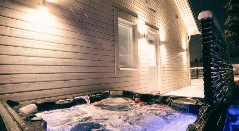 Villa with jacuzzi — photo 4