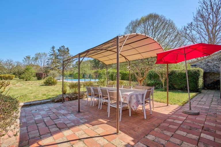 House with private pool, hot tub & yard — photo 4