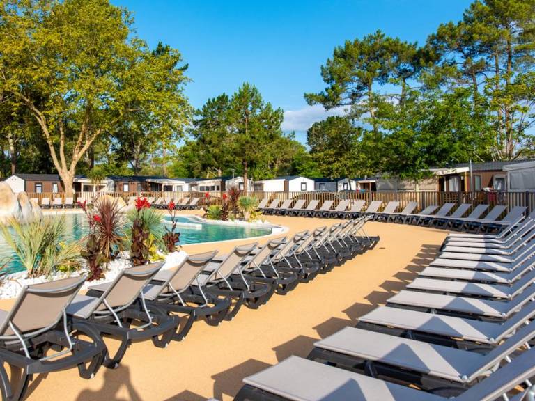 Mobile home with heated pool, terrace & barbeque — photo 3