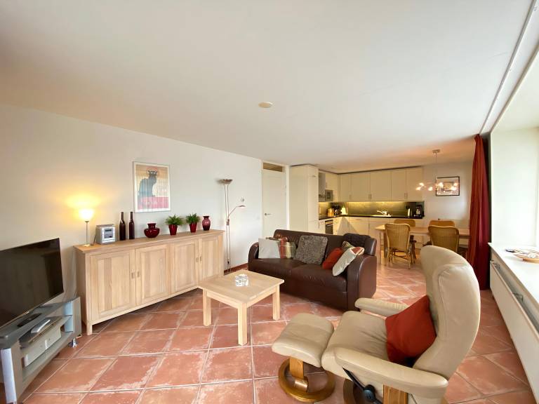 Apartment with jacuzzi — photo 4