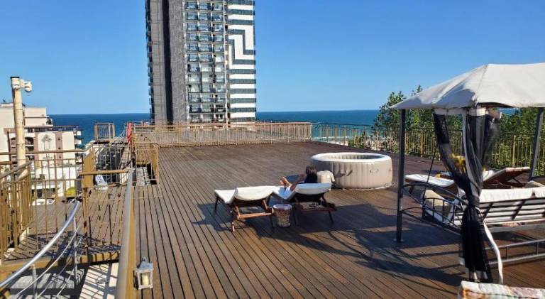 Fully equipped holiday apartment with jacuzzi, terrace & grill | Next to the beach | Good for workation | Pet-friendly — photo 3