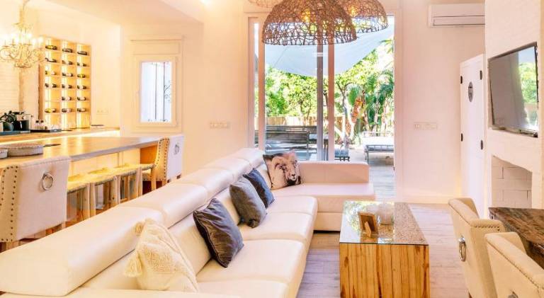Vacation home with pool | Pets are welcome — photo 2