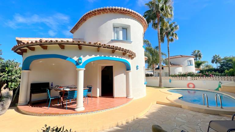 Fully equipped villa with terrace, private pool & yard | Close to the beach | Pets allowed — photo 4