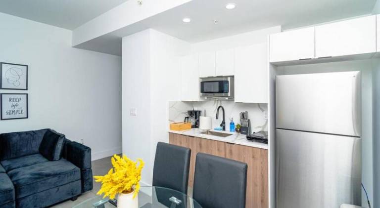 Central Miami 1BR Suite Close to Beach & Downtown — photo 3