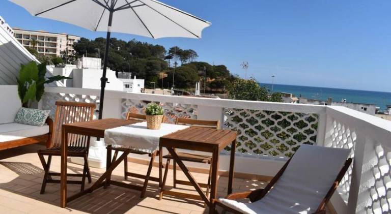 Fully equipped nice holiday apartment with patio, yard & private pool | Beach nearby | Suitable for remote work | Pets allowed in Albufeira