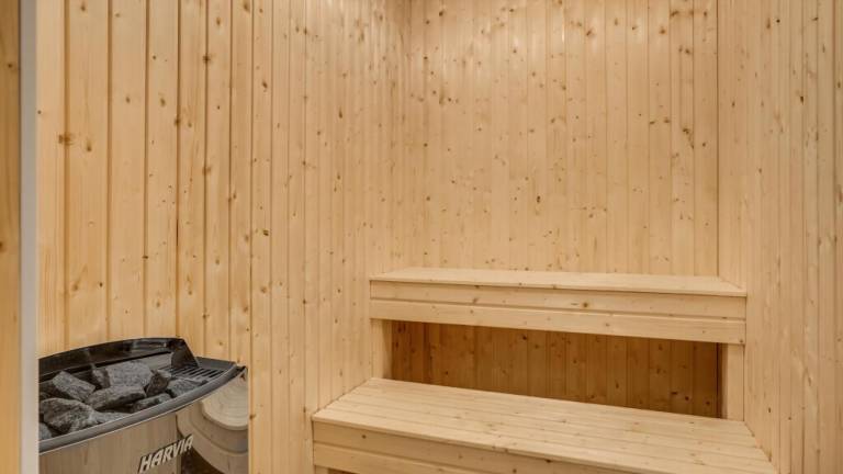 House with sauna, terrace & hot tub — photo 4