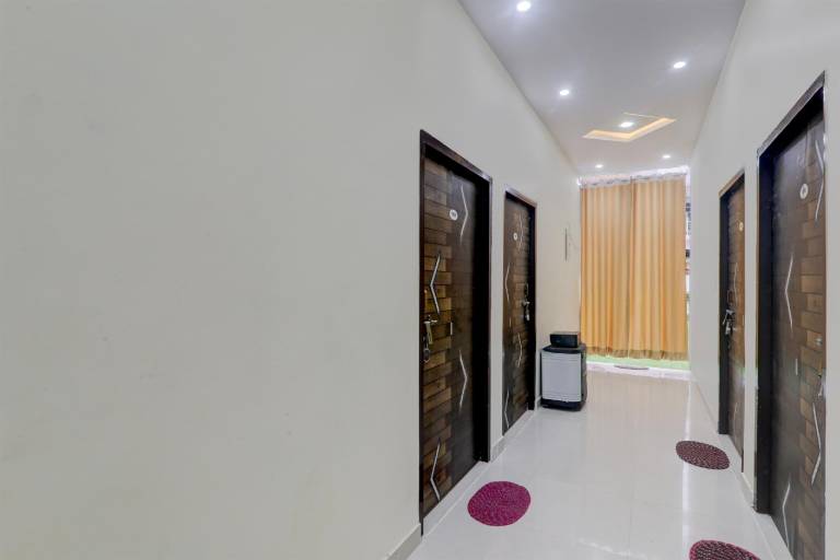 SPOT ON Kanhaiya Hotel