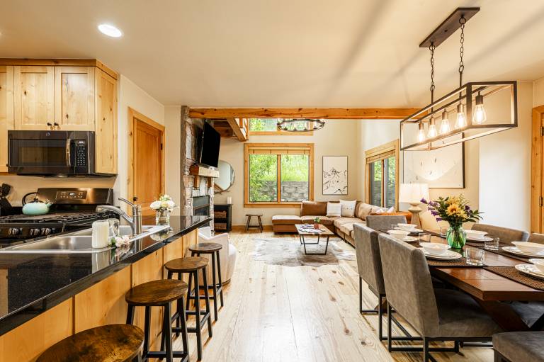 Year-Round Fun - Central Location, Private Hot Tub & 5-Min Walk to Free Shuttle! — photo 4