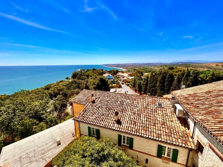 Children-friendly holiday apartment | Sea view | Beach nearby | Pet-friendly in Numana