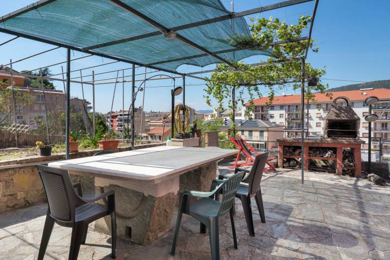 Rental apartment with garden & barbecue | City view | Close to the beach | Pet-friendly in Lavagna