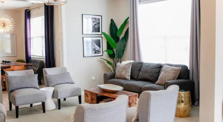UPSCALE Ideal location 4 beach vacay H20 views — photo 3