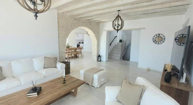 Villa with terrace, pool & jacuzzi — photo 2