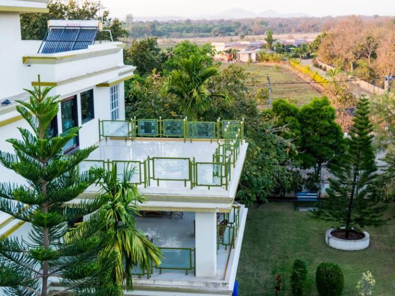 Amidhara Resort in Mendarda