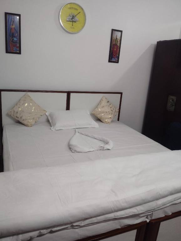 House with 1 room for 4 persons in Lucknow