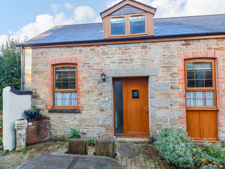 Child-friendly cottage with garden | Beach view | Pets allowed in Falmouth