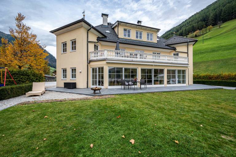 Studio 'Alpen Living 1st Floor Small' with Mountain View, Whirlpool & Wi-Fi in Valle Aurina