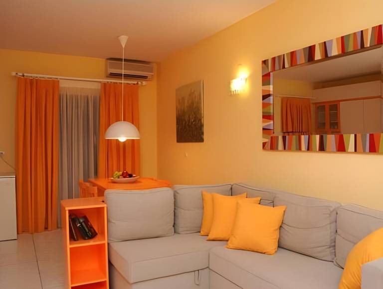 Serviced apartment with pool, yard & patio | Pet-friendly in Kassandra
