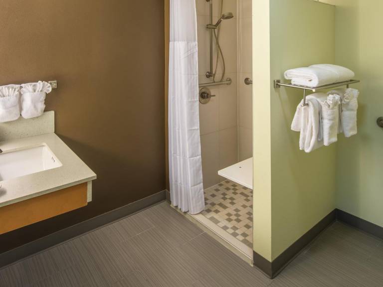 Red Lion Inn & Suites Everett — photo 2