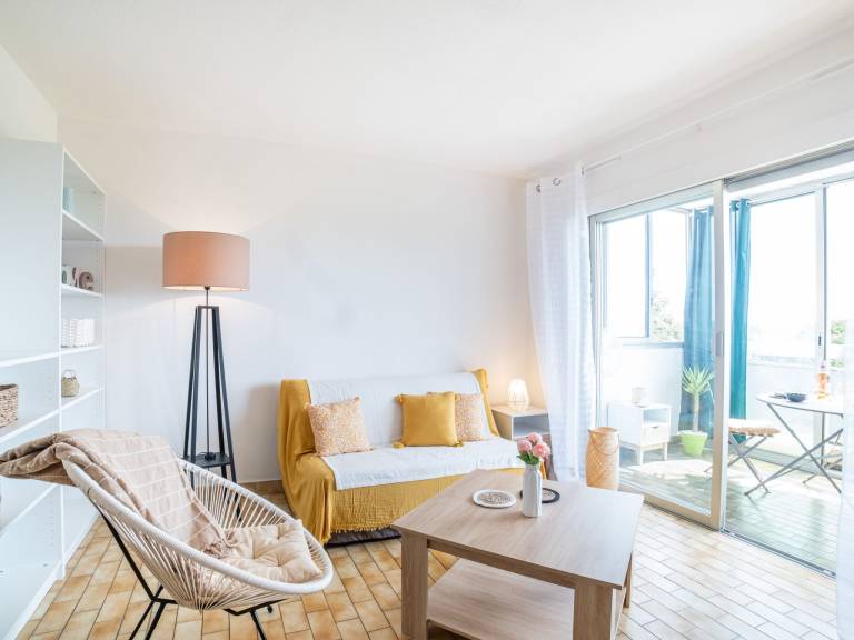 Apartment with patio & yard | Sea view | Pets are welcome — photo 2