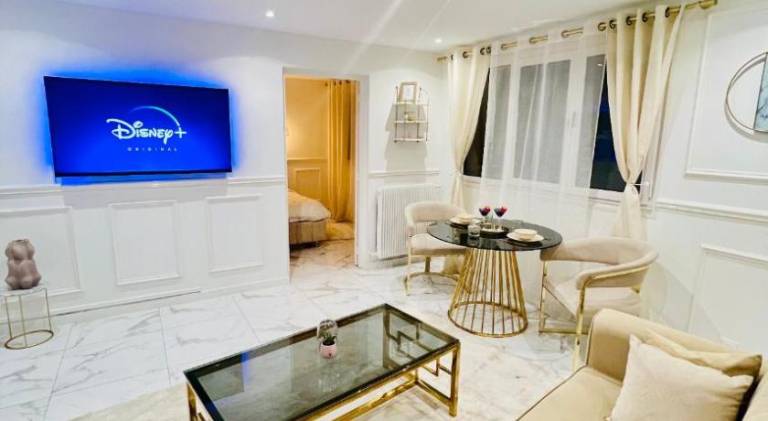 Holiday apartment with 1 room for 4 persons in Rosny-sous-Bois
