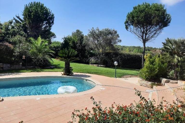 Lovely rental apartment with terrace, pool & yard | Garden view | Pets are welcome — photo 3