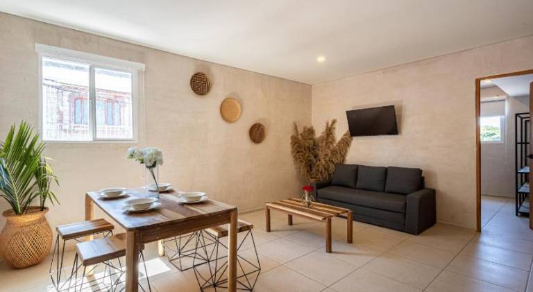 Beautiful serviced apartment with pool & yard | Dogs allowed — photo 4