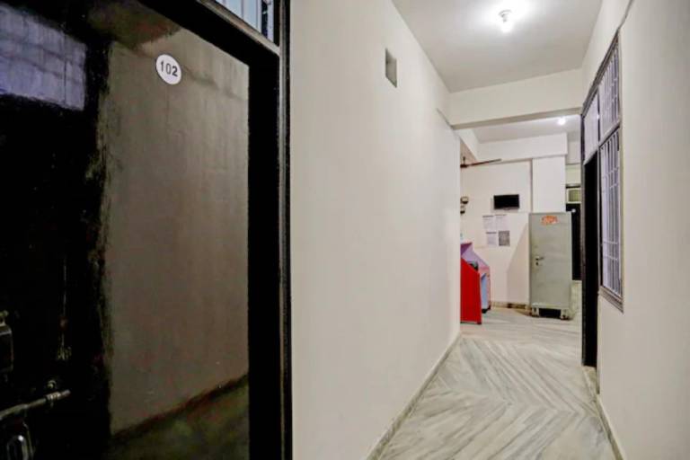 Goroomgo Raj hotel vip Noida — photo 5
