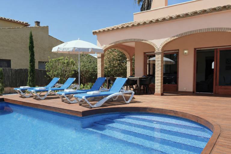 Villa with terrace, BBQ & private pool — photo 2
