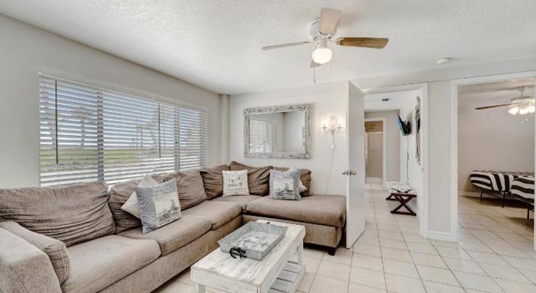 Pleasant serviced apartment with barbecue | Next to the beach | Dogs allowed in Bradenton Beach, FL