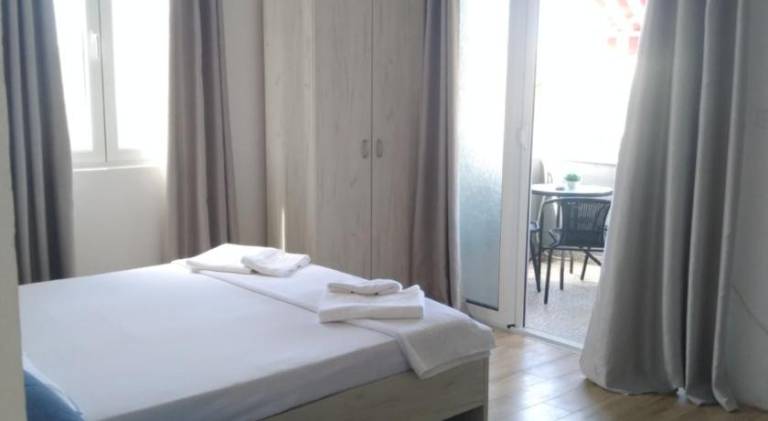Apartment with patio, barbeque & yard in Ulcinj