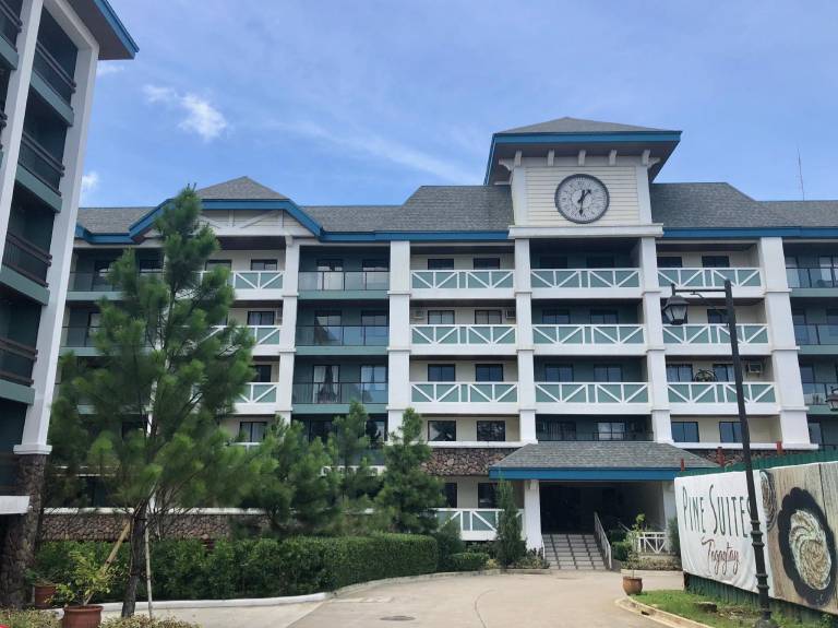 Lovely vacation home with pool, patio & yard | Dogs allowed in Tagaytay
