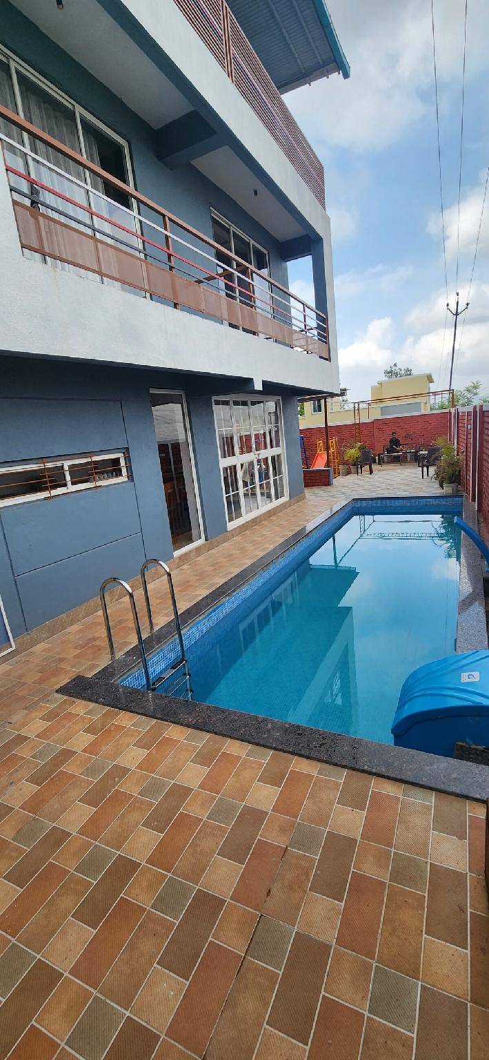 House with grill, pool & patio in Jaoli