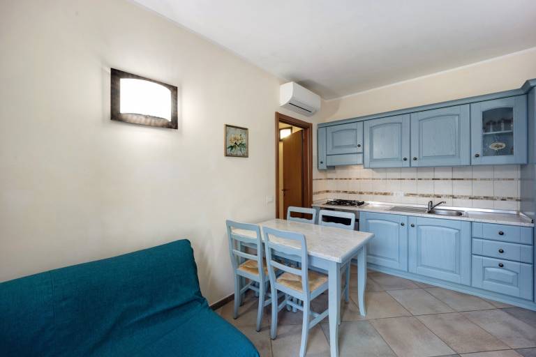 Beautiful holiday apartment with fast internet, patio & yard | Garden view | Pet-friendly — photo 4