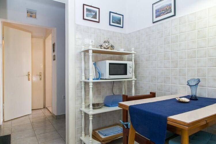 Holiday apartment with terrace — photo 4