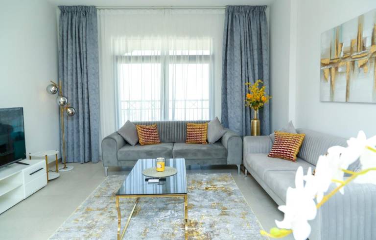 Rental apartment with garden, jacuzzi & pool | Near Souk Madinat Jumeirah | Water view — photo 2
