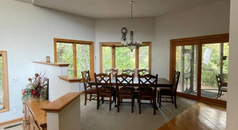 Charming vacation home with hot tub | Pets allowed — photo 5