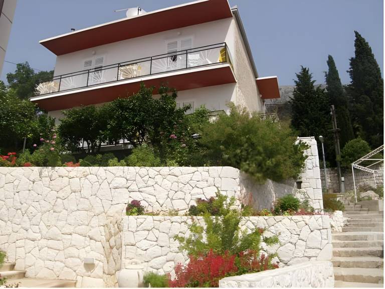 Apartments Lonza in Zupa dubrovacka