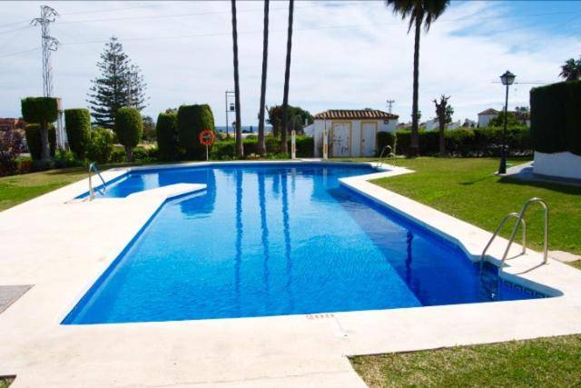 Fully equipped nice vacation home with terrace, yard & pool | Pets are welcome — photo 3