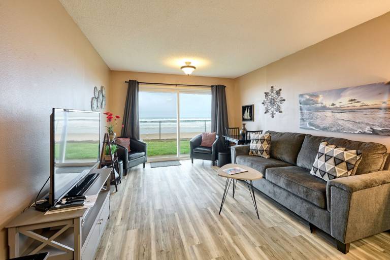 Condo  Lincoln City