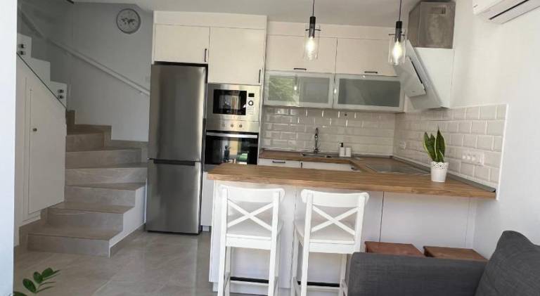 Apartment with pool — photo 4