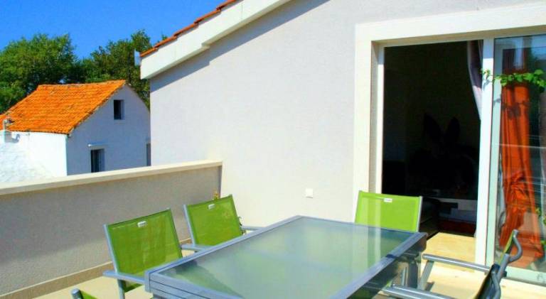 Rental apartment with 3 rooms for 8 persons in Brela