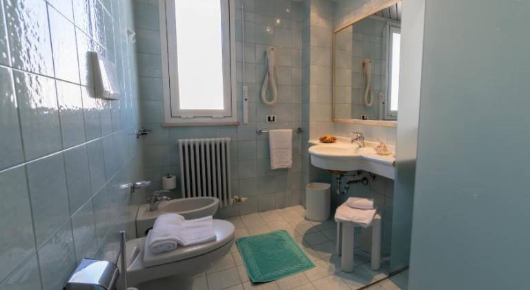 Serviced apartment with pool & patio — photo 2