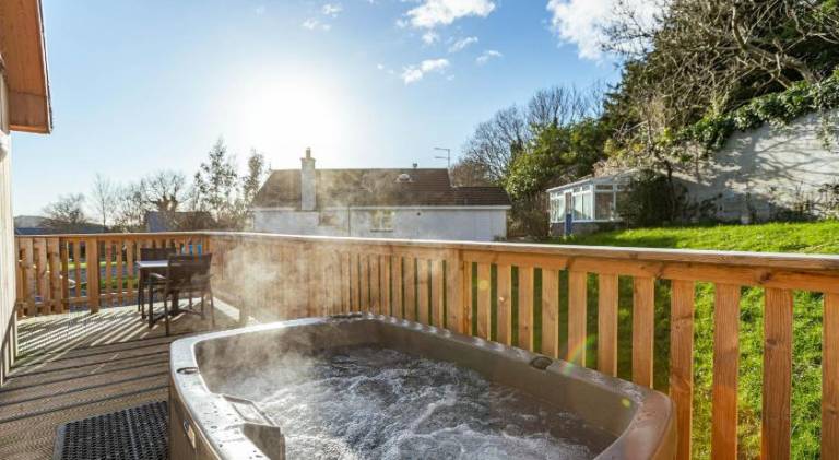 Vacation home with jacuzzi — photo 2